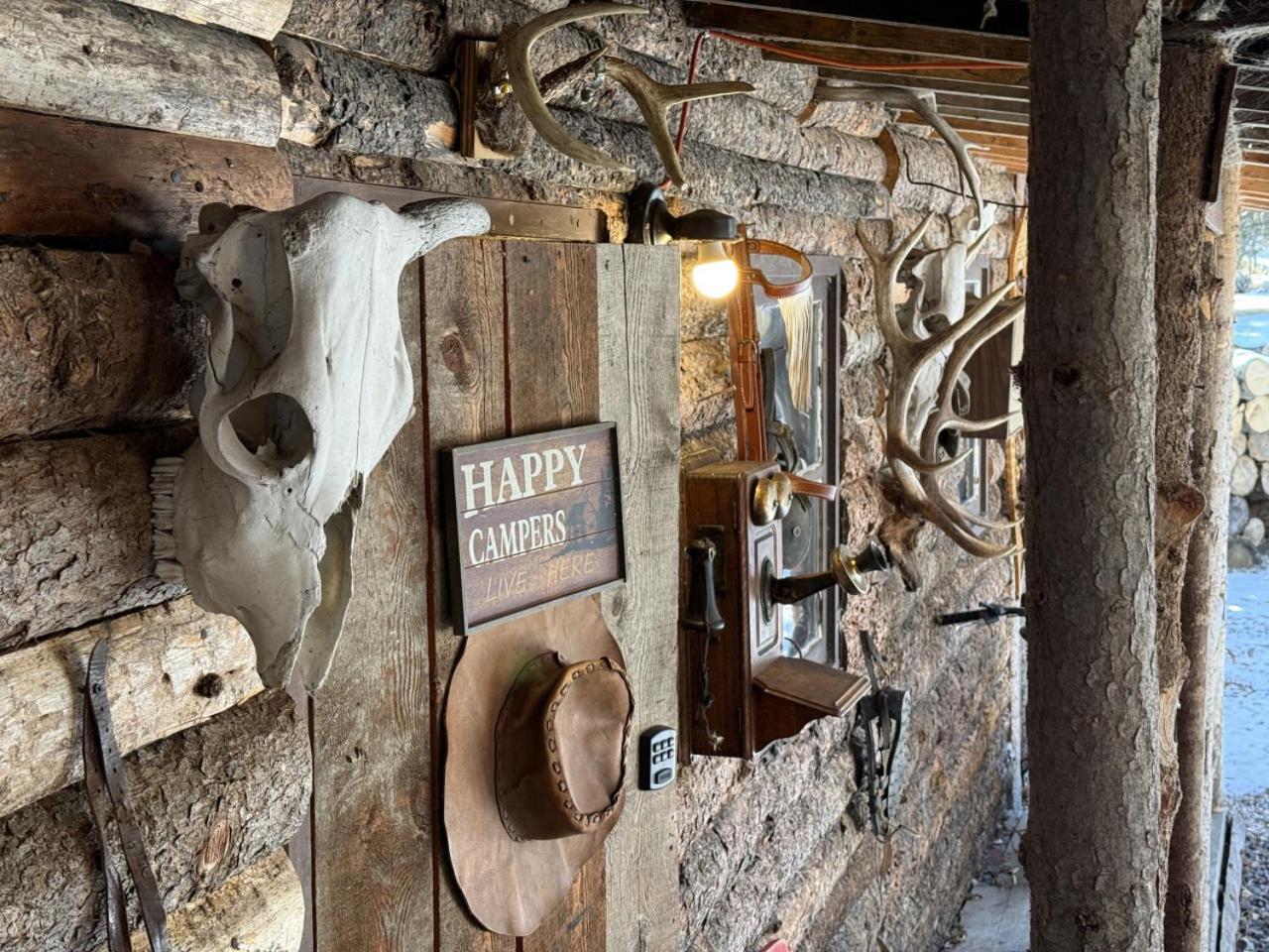 Rustic Cozy Cabin With Hot Tub Bragg Creek Εξωτερικό φωτογραφία