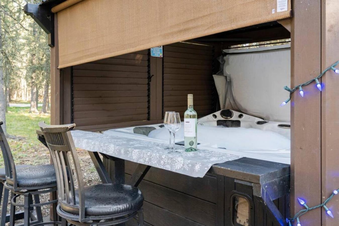 Rustic Cozy Cabin With Hot Tub Bragg Creek Εξωτερικό φωτογραφία