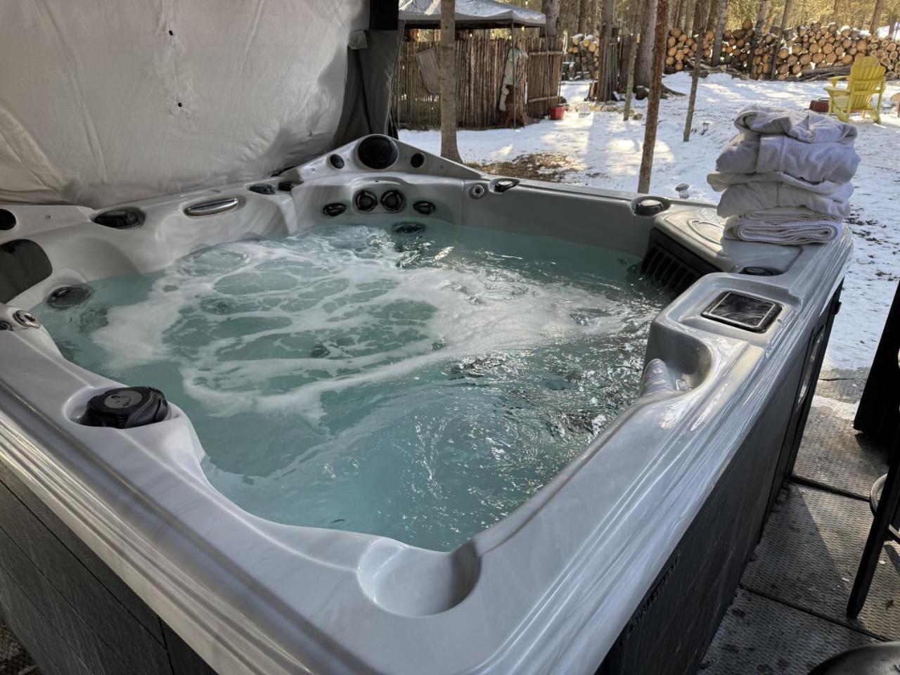 Rustic Cozy Cabin With Hot Tub Bragg Creek Εξωτερικό φωτογραφία