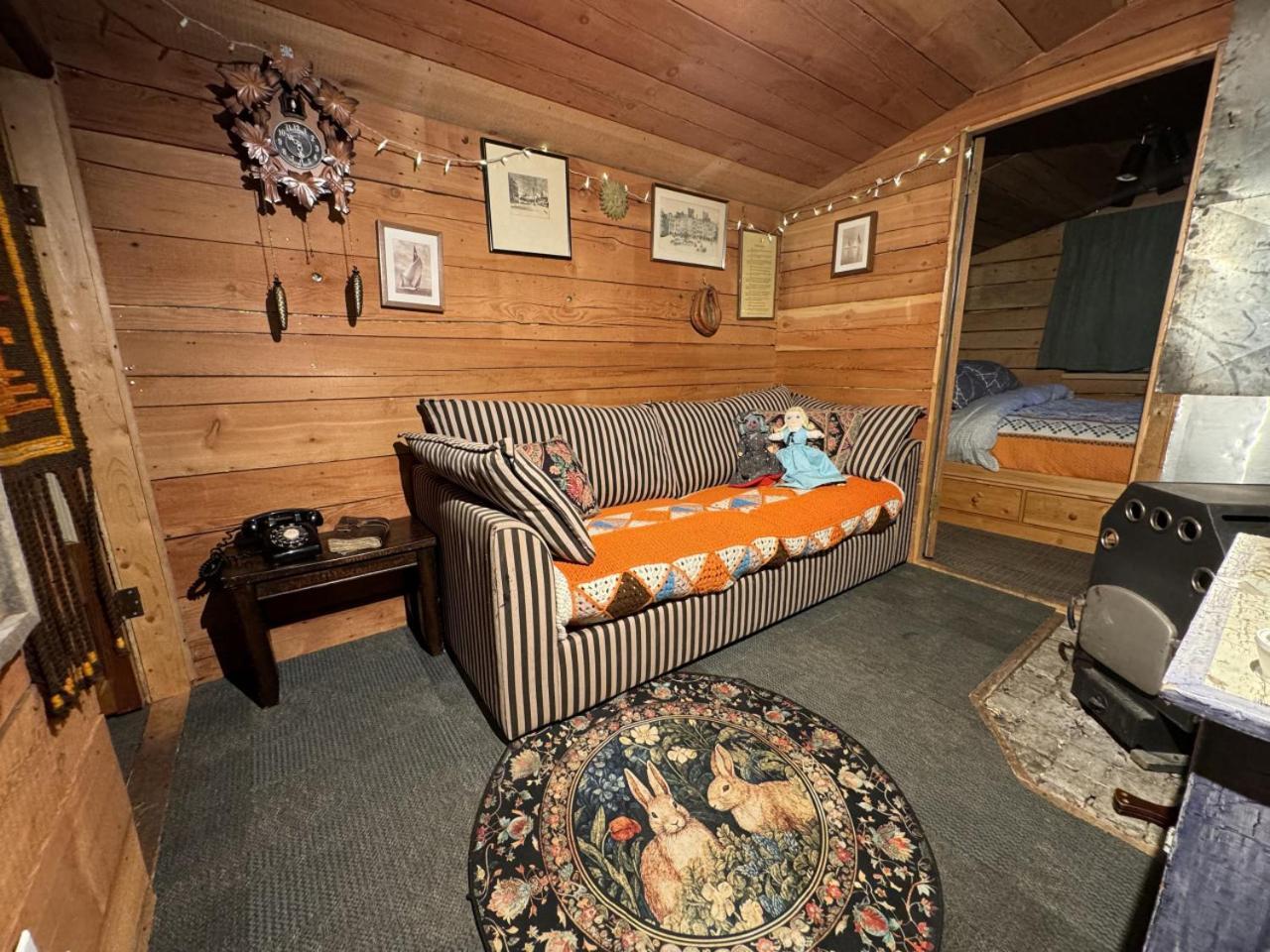 Rustic Cozy Cabin With Hot Tub Bragg Creek Εξωτερικό φωτογραφία