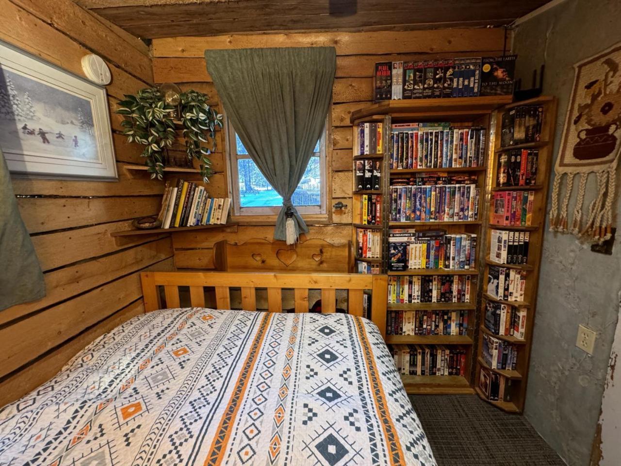 Rustic Cozy Cabin With Hot Tub Bragg Creek Εξωτερικό φωτογραφία