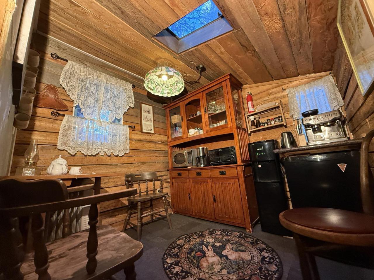 Rustic Cozy Cabin With Hot Tub Bragg Creek Εξωτερικό φωτογραφία