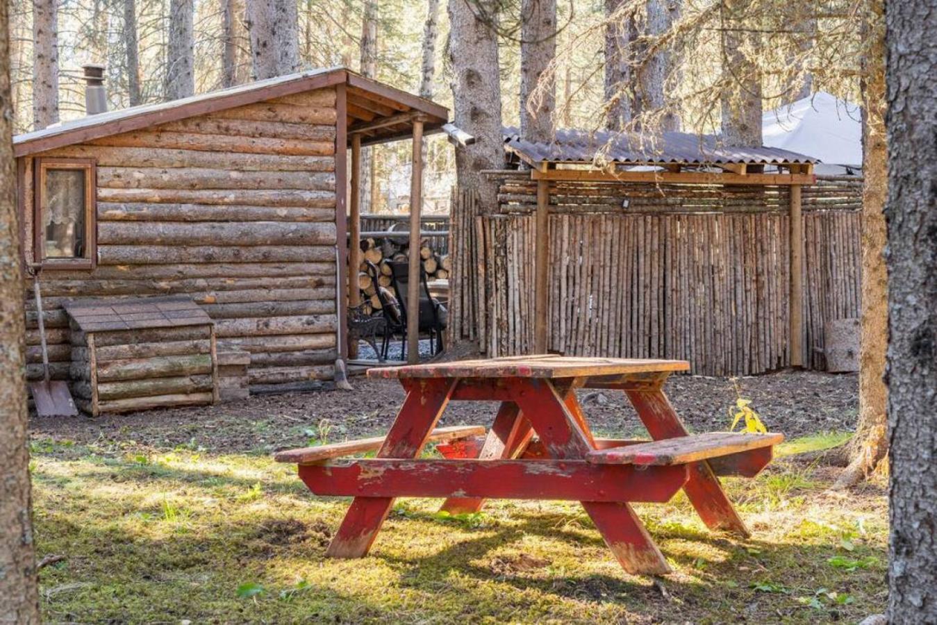 Rustic Cozy Cabin With Hot Tub Bragg Creek Εξωτερικό φωτογραφία