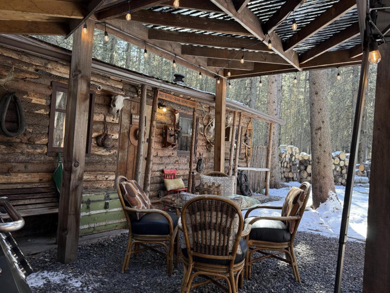Rustic Cozy Cabin With Hot Tub Bragg Creek Εξωτερικό φωτογραφία